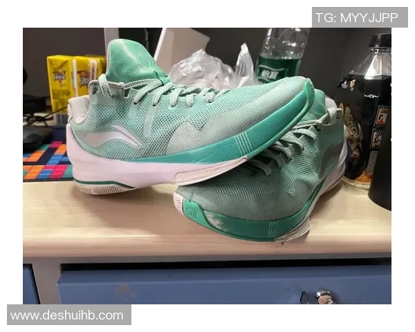 球星号码后卫专用足球鞋推荐助力防守提升球场表现